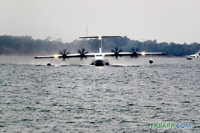 大型水陸兩棲飛機AG600水上首飛成功